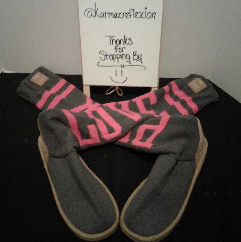 VS PINK Muk Luks Sweater Boots RARE - Picture 2 of 4